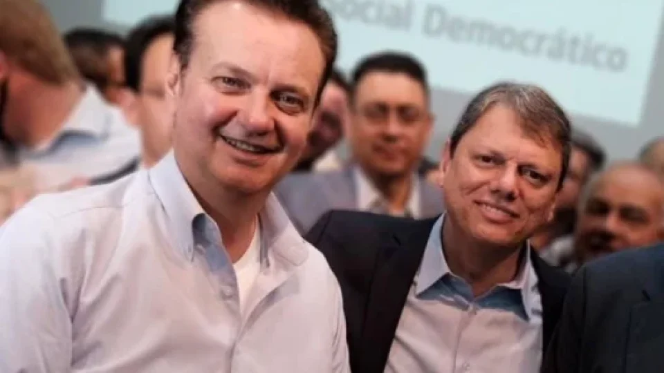 “Erram os que insistem em ignorar que nosso apoio a Tarcísio é incondicional”, diz Kassab após rumores sobre convenção do PSD