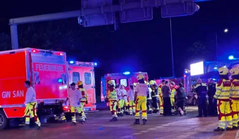 Carro atinge multidão durante Parada do Orgulho em Berlim, deixa morto e provoca cancelamento do evento