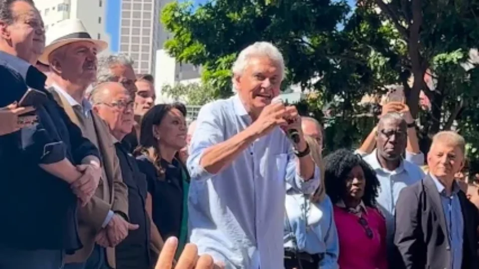 Caiado diz ser a principal alternativa para derrotar o PT e compara trajetória à de Flávio Bolsonaro