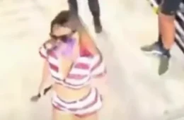 Alinne Rosa é atingida no rosto por copo durante show e segue apresentação