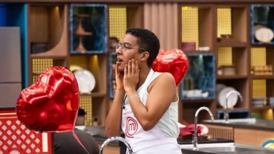 Crítica de eliminado expõe bastidores do MasterChef e detona provas em grupo