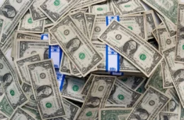 Dólar despenca no mundo após ‘jogada’ suspeita do Japão; saiba se o Real será afetado
