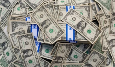 Dólar despenca no mundo após ‘jogada’ suspeita do Japão; saiba se o Real será afetado