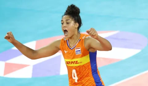 Celeste Plak anuncia aposentadoria do vôlei aos 30 anos