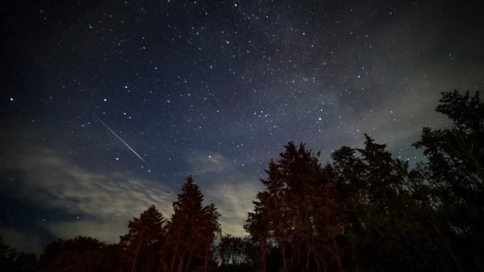 Chuva de meteoros ilumina o céu nesta madrugada; veja o melhor horário para assistir