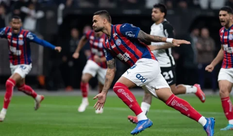 Bahia e Corinthians travam duelo que pode mudar a briga pela Libertadores; veja o que está em jogo