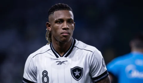 Palmeiras tenta repatriar Danilo e pode envolver Naves em negociação