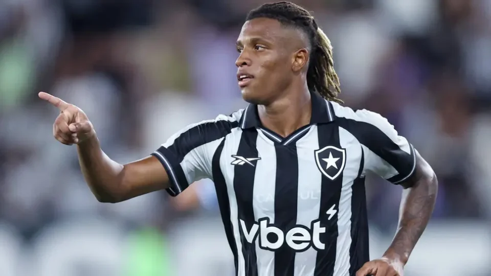 Palmeiras ganha concorrência europeia por Danilo e futuro do volante segue indefinido