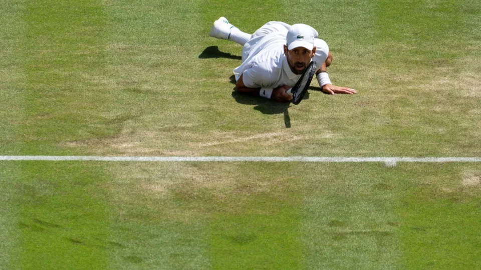 Djokovic iguala Federer com 105 vitórias em Wimbledon