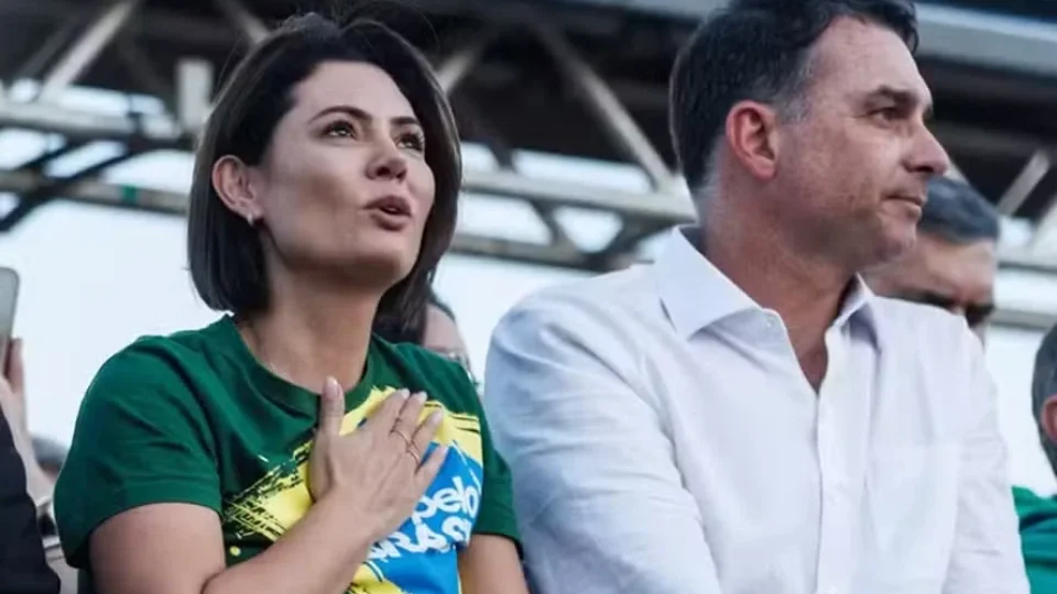 Aliados de Flávio Bolsonaro apostam em alta após convenção e reaproximação com Michelle