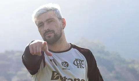 Após três meses, Arrascaeta está de volta ao Flamengo