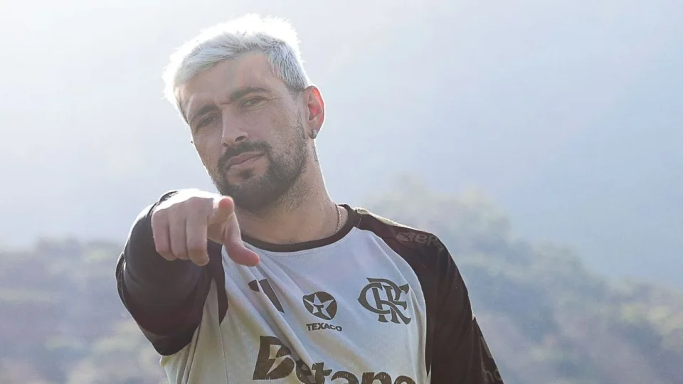 Após três meses, Arrascaeta está de volta ao Flamengo