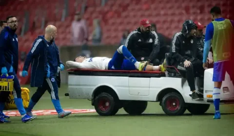 Cruzeiro: exames confirmam fratura de Gabriel Pec após entrada violenta na estreia