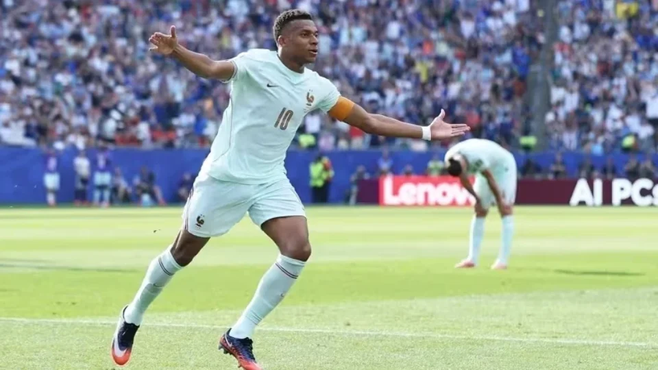 França vence Marrocos e vai à semi do Mundial de Seleções