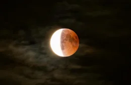 Eclipse lunar no Brasil: veja quando e como observar em agosto