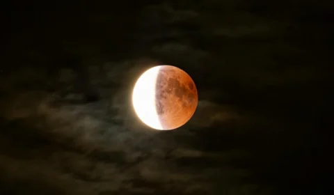 Eclipse lunar no Brasil: veja quando e como observar em agosto