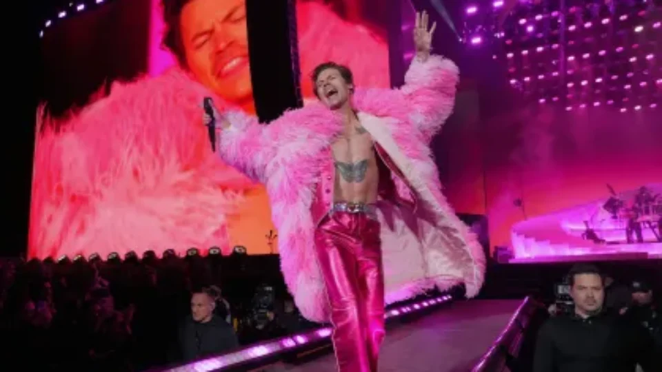 Harry Styles estreia turnê “Together, Together” no MorumBIS; veja horários, como chegar e o que levar