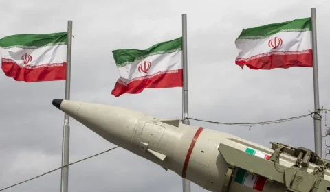 Irã ameaça matar soldado dos EUA para cada iraniano morto e Trump promete resposta maior