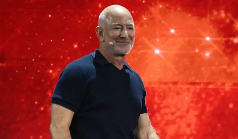 Jeff Bezos no Liverpool? Fundador da Amazon estuda investimento bilionário