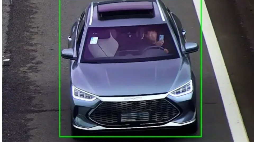O novo terror dos motoristas? Tecnologia inédita de fiscalização estreia em importante rodovia; saiba como funciona