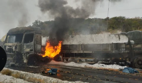 Caminhoneiro morre carbonizado após grave acidente na BR-251