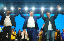 PL oficializa Flávio Bolsonaro à Presidência em convenção com vídeo de Bolsonaro feito por IA, apoio de Michelle e presença de Javier Milei