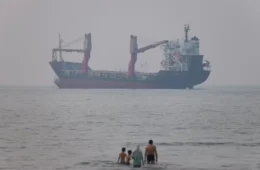 Dois petroleiros explodem em área minada no Estreito de Ormuz, diz Guarda Revolucionária do Irã