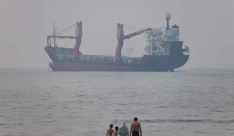 Dois petroleiros explodem em área minada no Estreito de Ormuz, diz Guarda Revolucionária do Irã