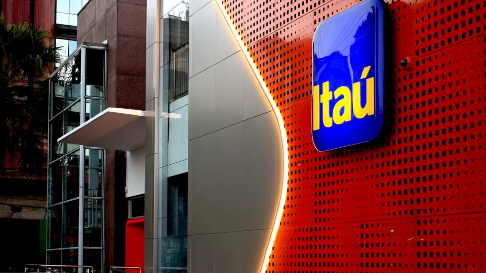 Fim do cartão Samsung Itaú: clientes serão migrados para o Itaú Platinum em agosto