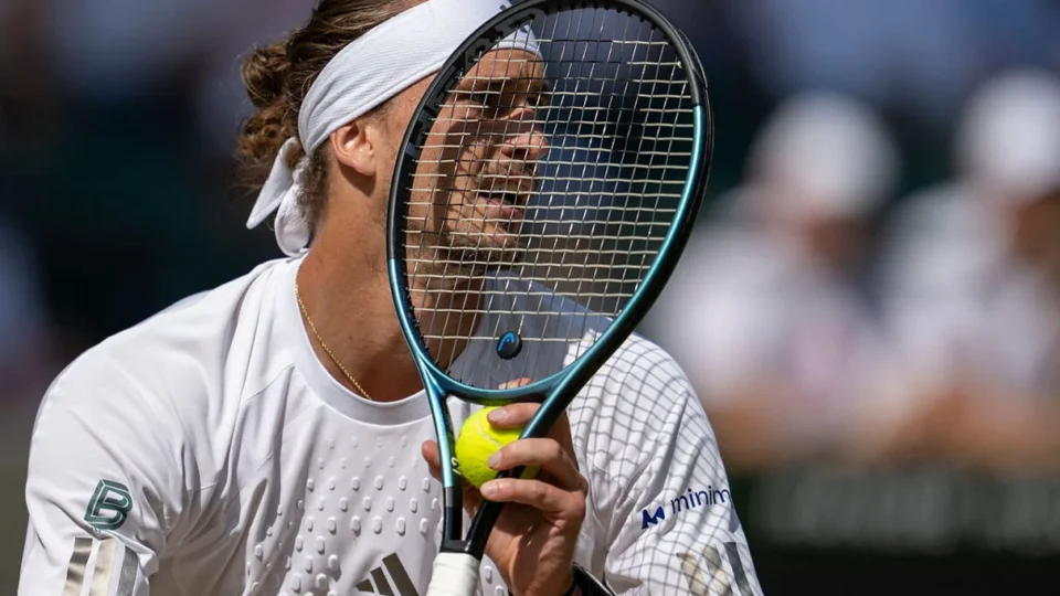 Zverev domina Fery, faz final e muda seu lugar no tênis