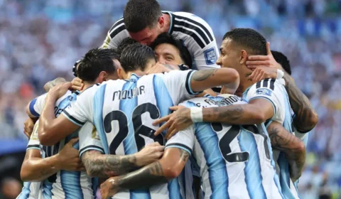 Argentina vence por 3 a 1 e confirma força em noite de reação e gols decisivos