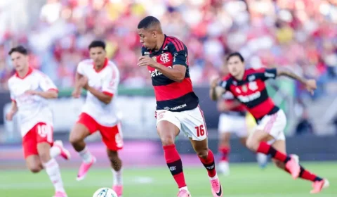 Flamengo e Benfica empatam no primeiro tempo após duelo intenso e cheio de oportunidades