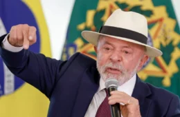 Medidas do governo não são suficiente e fantasma do aumento dos combustíveis assombra a campanha de Lula