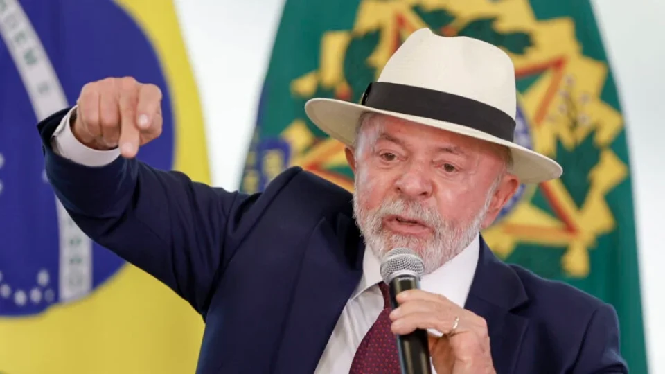 Medidas do governo não são suficiente e fantasma do aumento dos combustíveis assombra a campanha de Lula