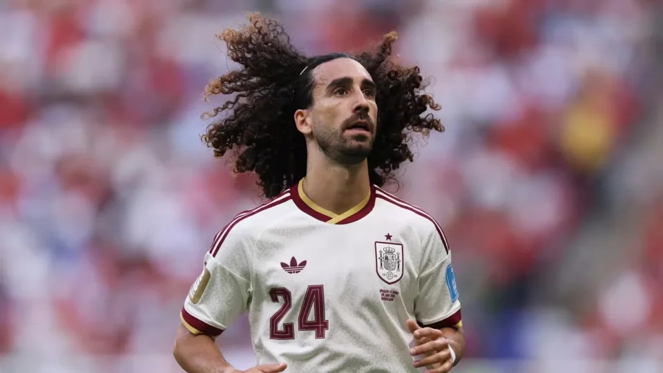 Cartão de Cucurella rende multa de US$ 10 mil à Espanha