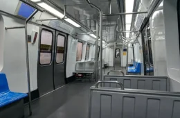 Vídeo mostra homem quebrando janela de trem do metrô no Rio e passageiros vivem momentos de pânico