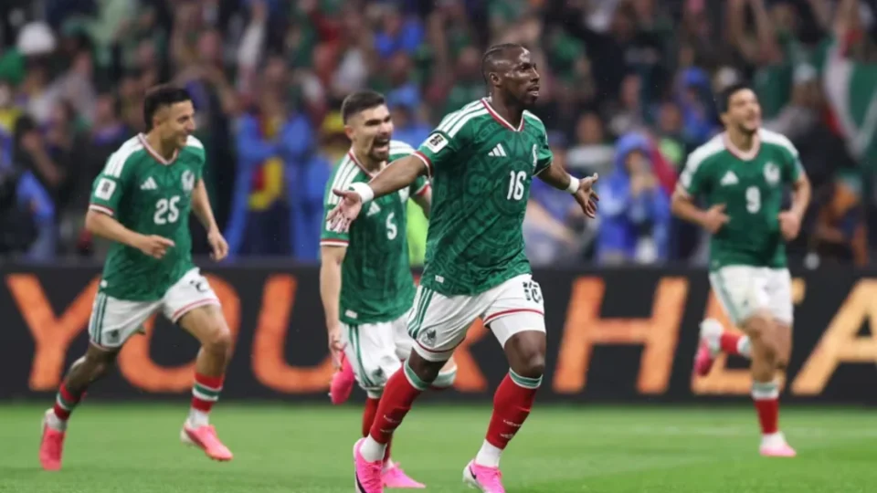 México domina Equador, faz 2 a 0 e avança no Mundial