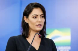 Após ataques virtuais, Michelle Bolsonaro tem segurança reforçada e aumenta preocupação nos bastidores
