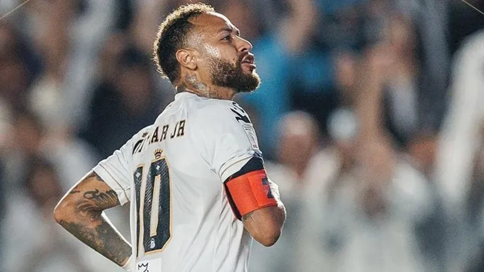 Neymar deixa CT do Santos após poucos minutos e vira dúvida para próximo jogo