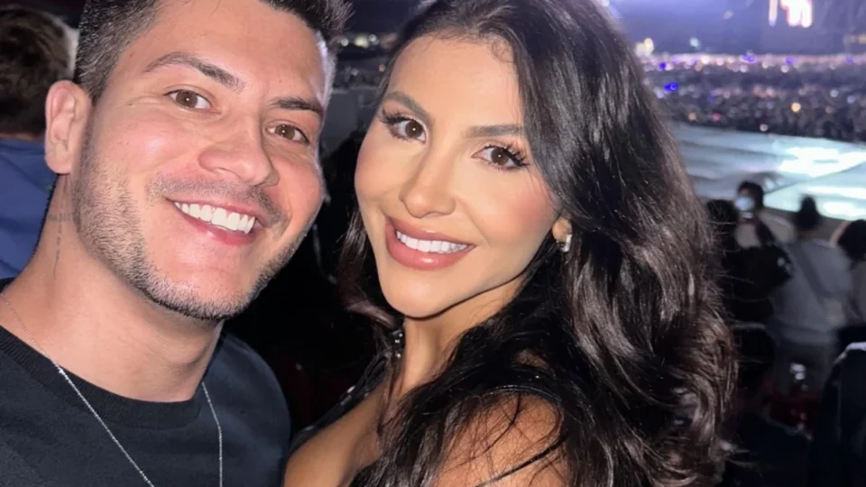 Arthur Aguiar oficializa casamento com Jheny Santucci e celebra nova fase da família
