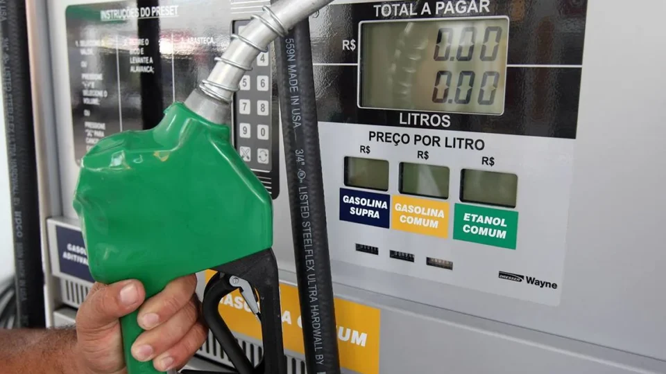Gasolina muda, etanol ganha espaço e decisão provoca nova disputa no setor