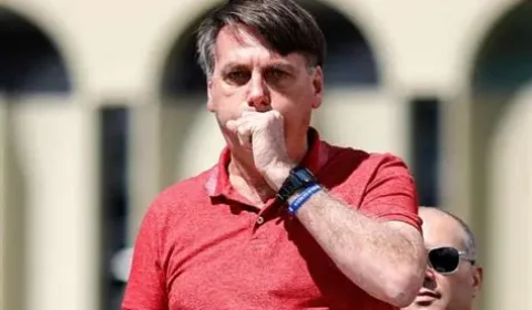Bolsonaro Soluçou por 36 horas. Medicação foi elevada para controlar quadro