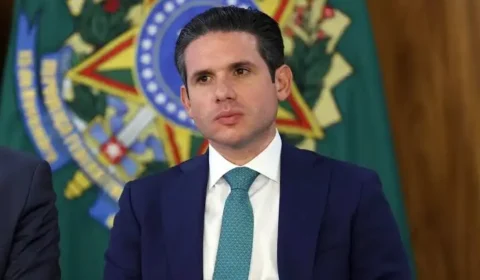 Hugo Motta cria comissão especial para analisar PEC que reduz maioridade penal para 16 anos