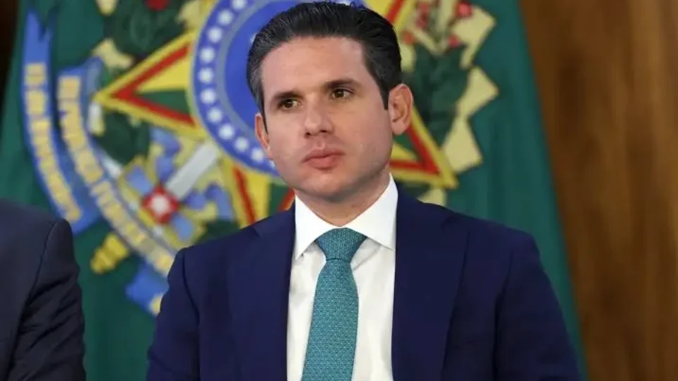 Hugo Motta cria comissão especial para analisar PEC que reduz maioridade penal para 16 anos