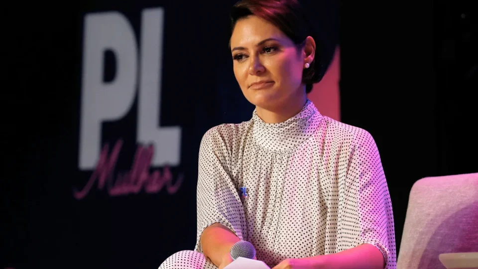 Michelle Bolsonaro marca reunião decisiva com Valdemar; definição sobre candidatura ao Senado pode sair hoje