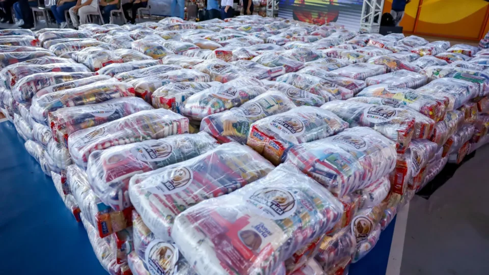 Prefeitura de Coari alcança 10 mil famílias beneficiadas com o programa Coari Comida na Mesa