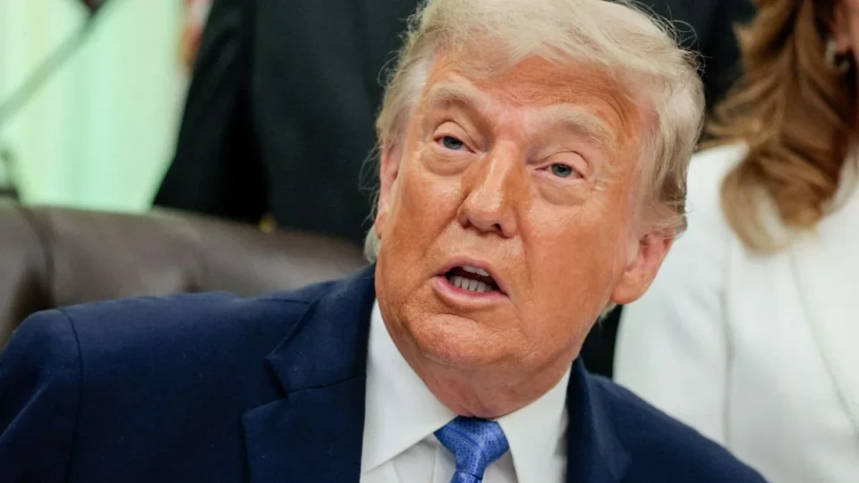 Trump retoma bloqueio no Estreito de Ormuz e impõe pedágio