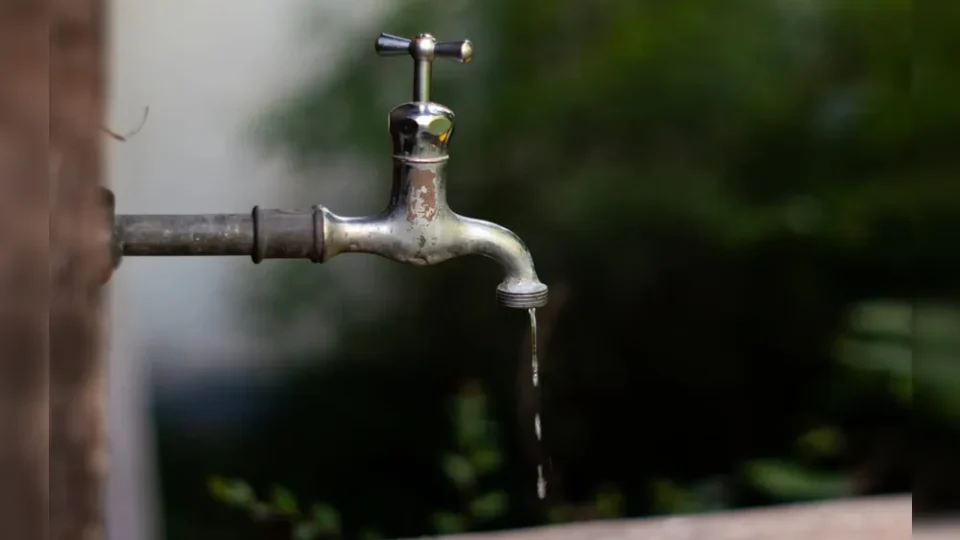 Obras, seca e resíduos tóxicos pressionam água nas cidades