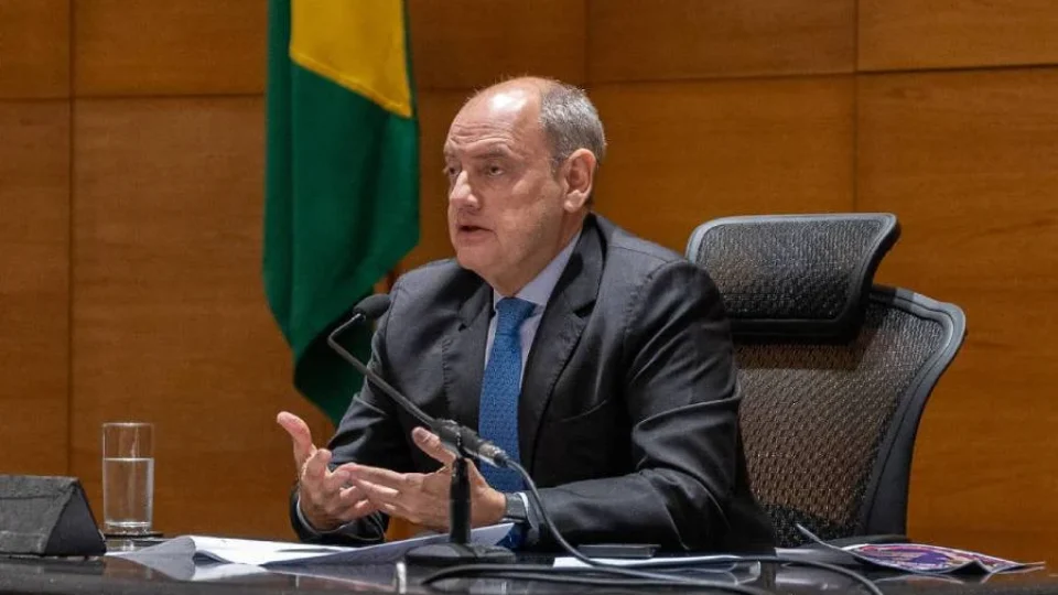 Disputa pela sucessão no Rio expõe virada de Ricardo Couto