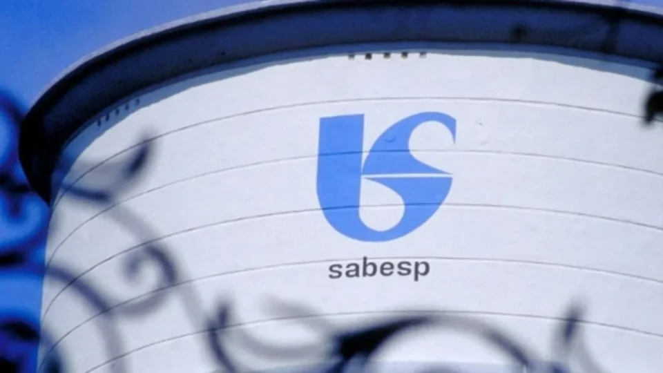 Contas de até R$ 25 mil e bairros sem esgoto: denúncias colocam a Sabesp no centro de nova polêmica